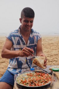 Mohamed_cooking-beach-min